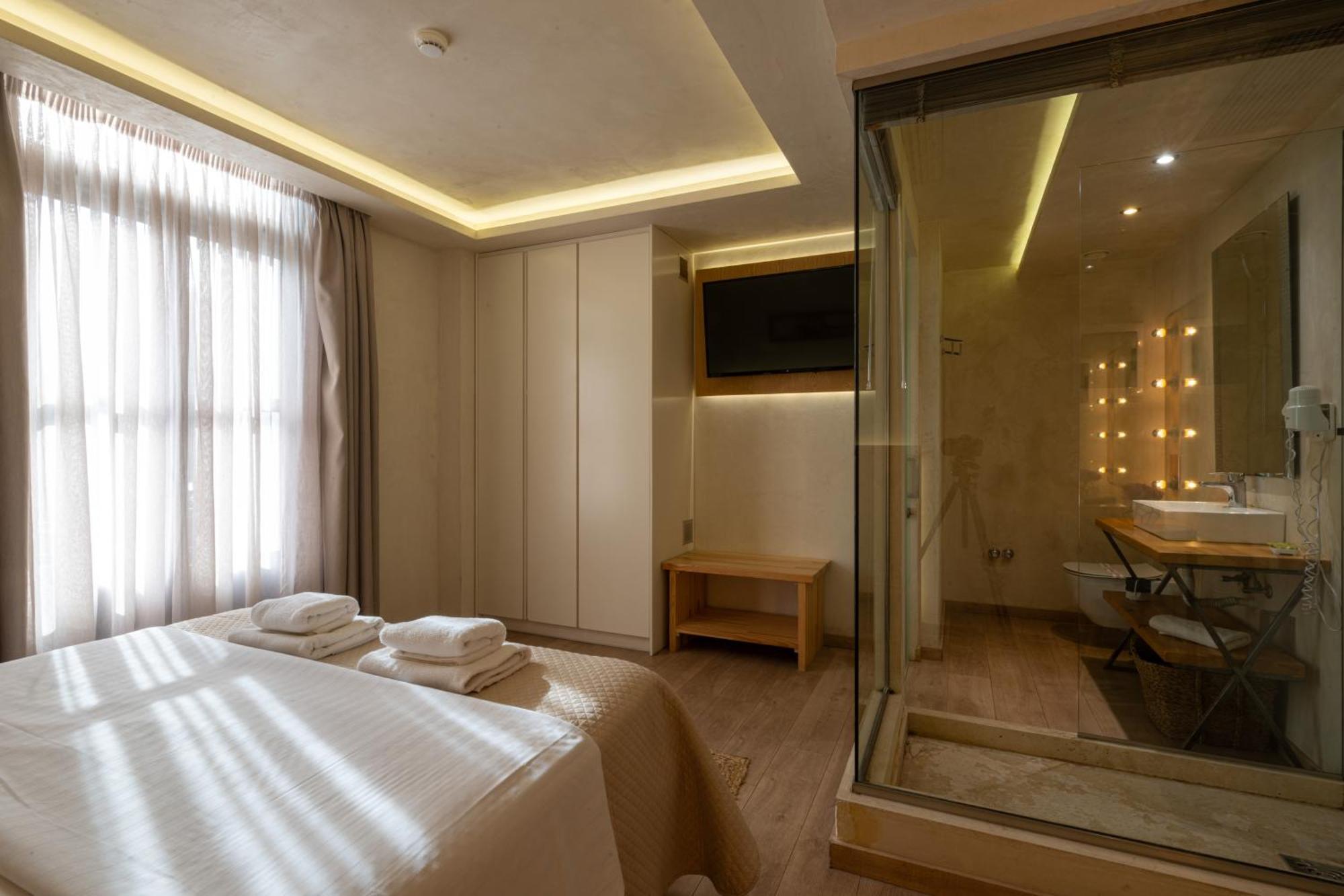 Panellinion Luxury Rooms Kalamata Ngoại thất bức ảnh